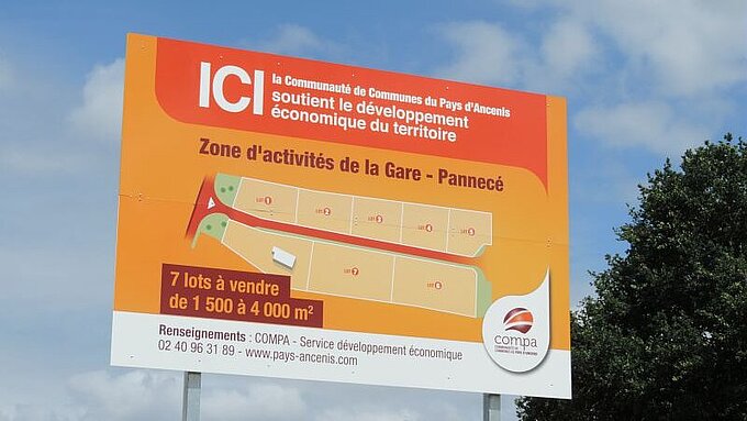 Panneau commercialisation zone d'activités de la Gare à Pannecé