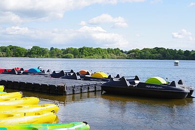 Pedalos et canoë-kayak sur le Lac de Vioreau