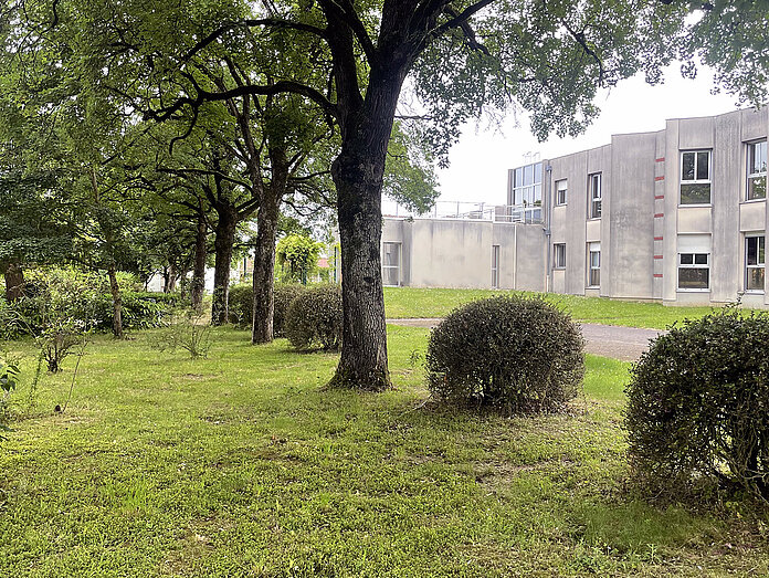 Extérieur de l'EHPAD avant aménagement