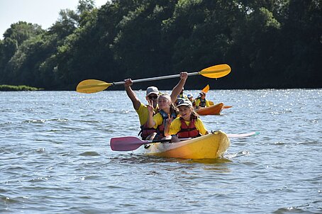 Epreuve de canoé en famille au Raid Loire en famille