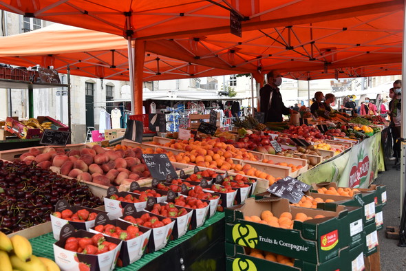 étal du marché d'Ancenis-Saint-Géréon