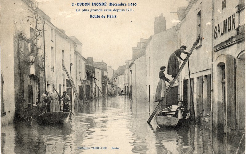 Carte postale des inondations à Oudon en 1910